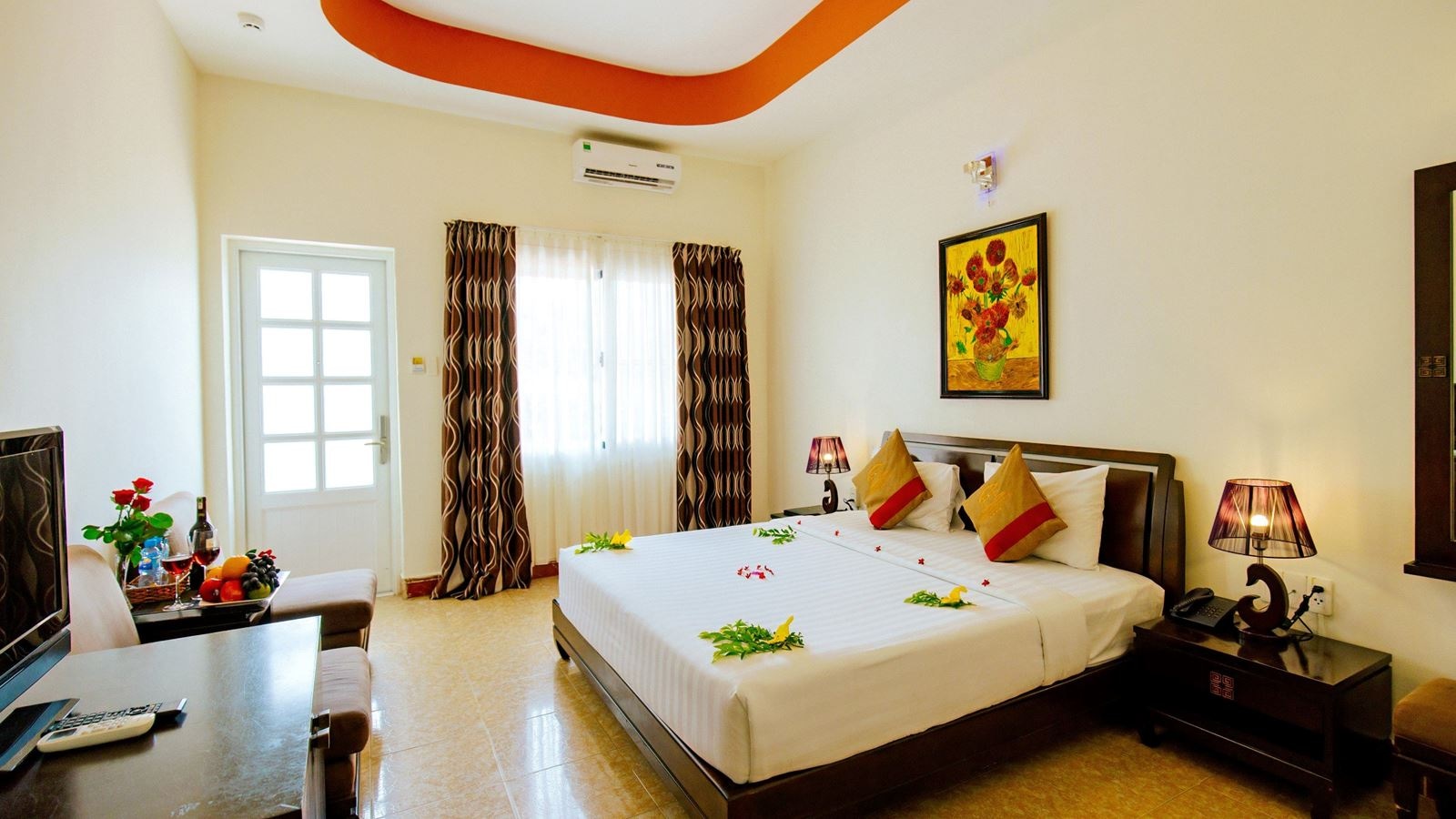 rooms-deluxe-balcony