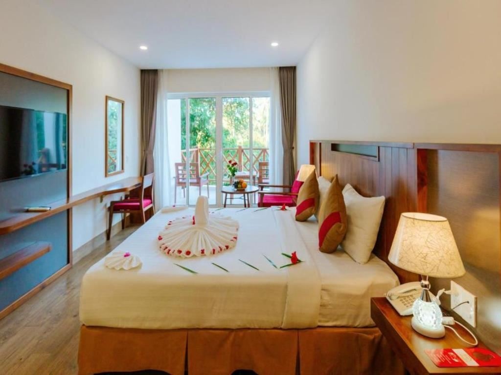 rooms-deluxe-sea-view-balcony