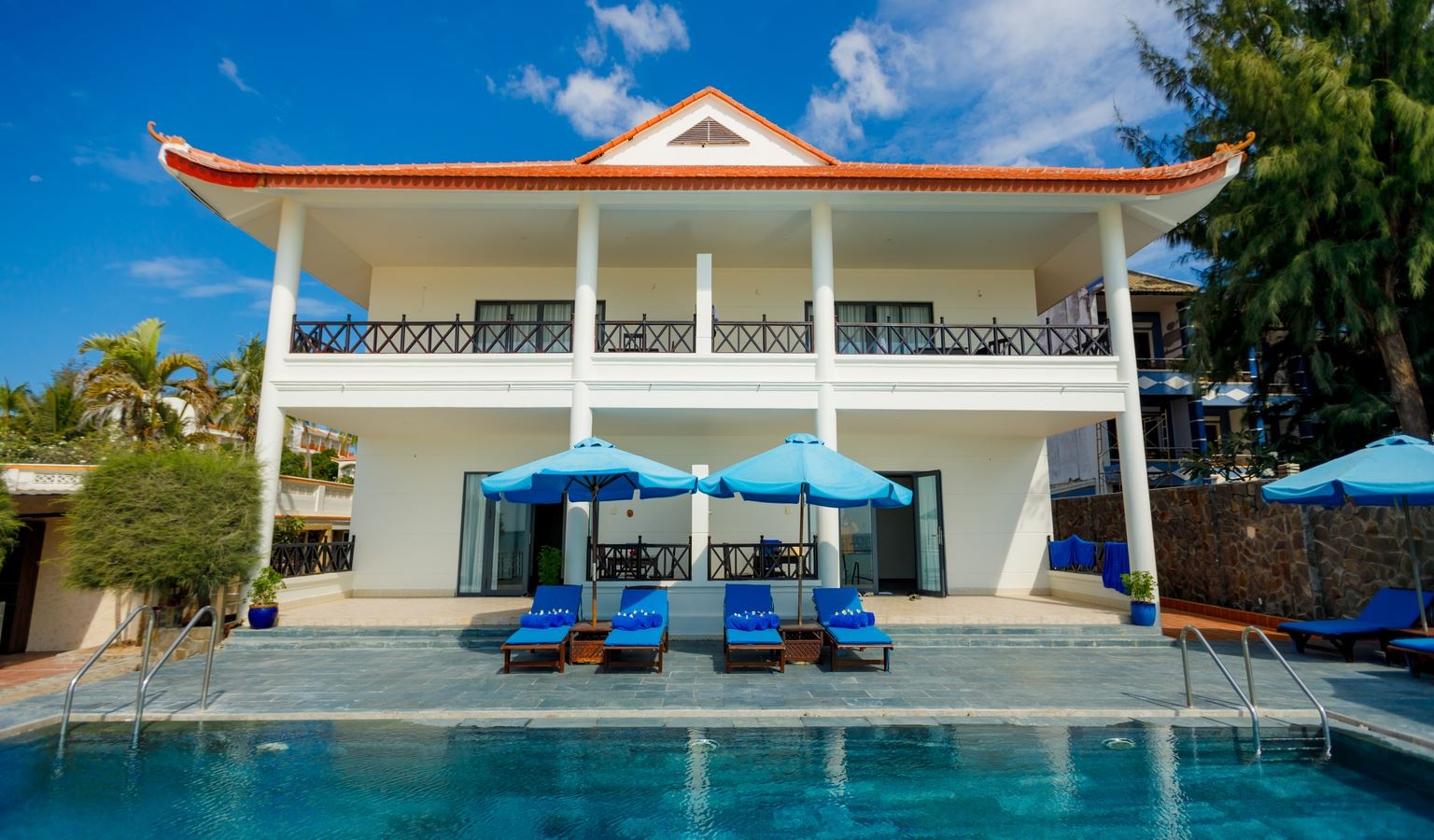 rooms-3bedroom-beachfront-executive-family-villa