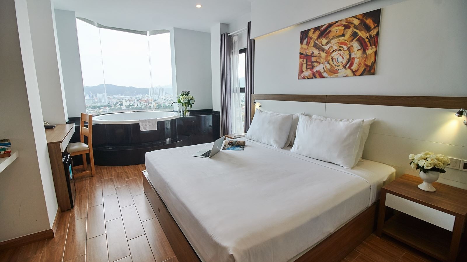 rooms-honeymoon-room
