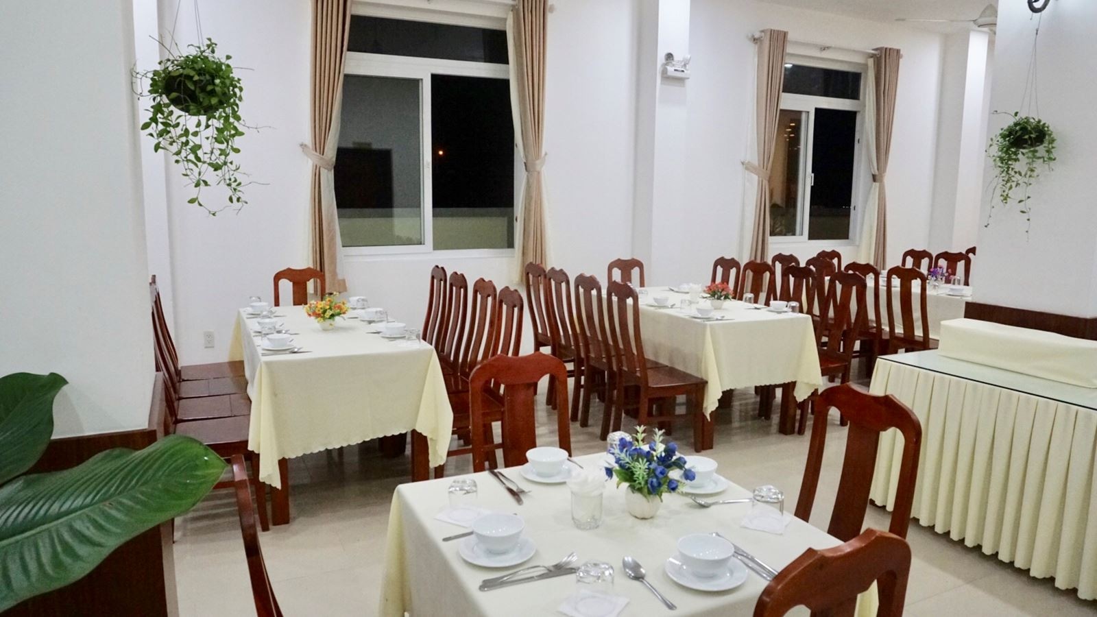 restaurants-restaurant