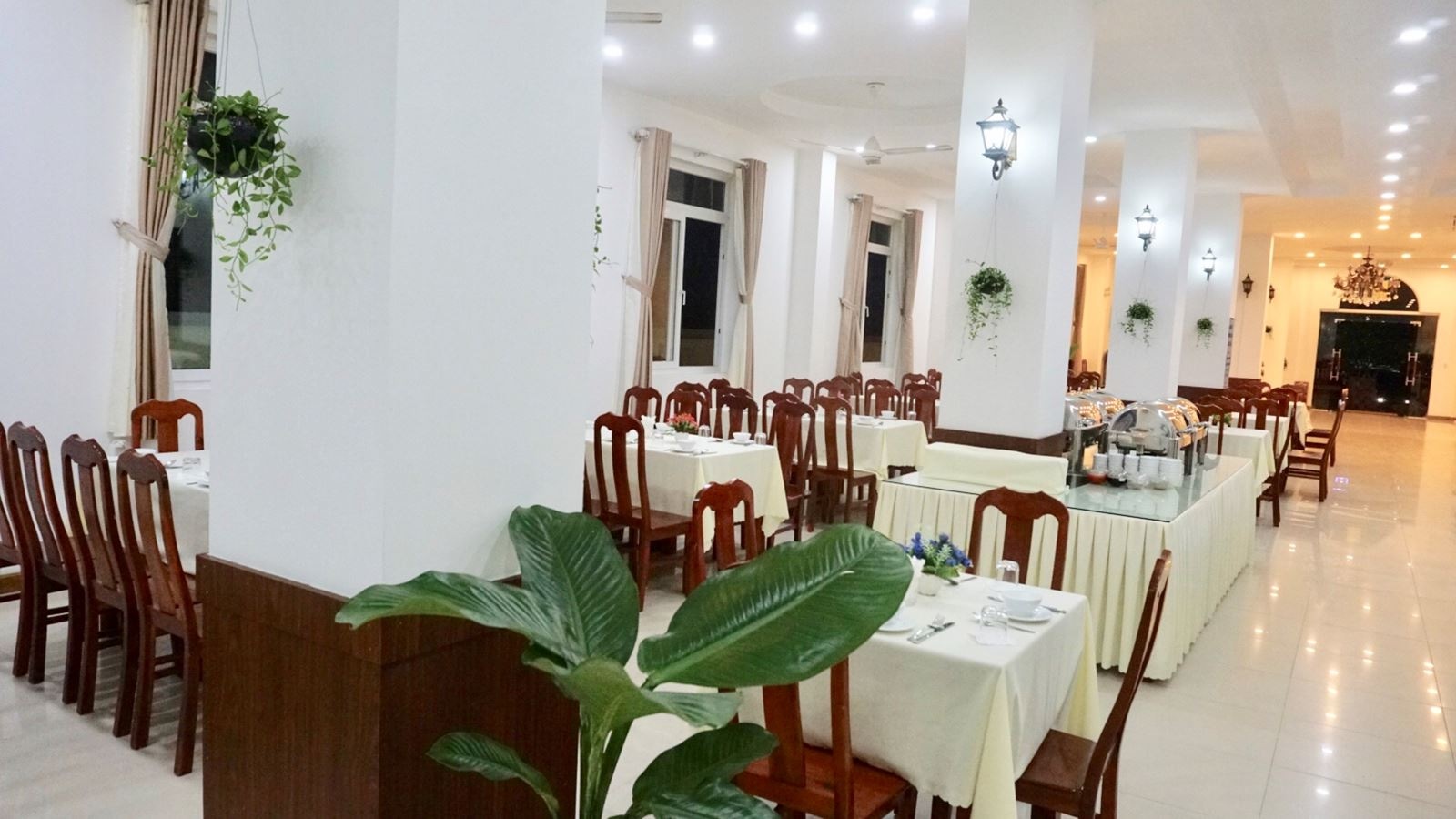restaurants-restaurant
