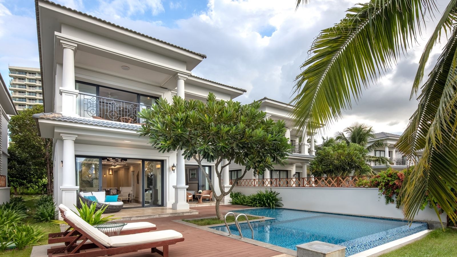 rooms-4bedroom-villa-lake-view-with-private-pool-no-extra-bed