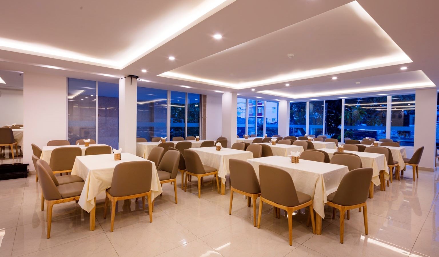 restaurants-restaurant