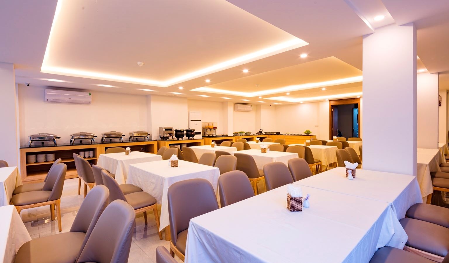 restaurants-restaurant
