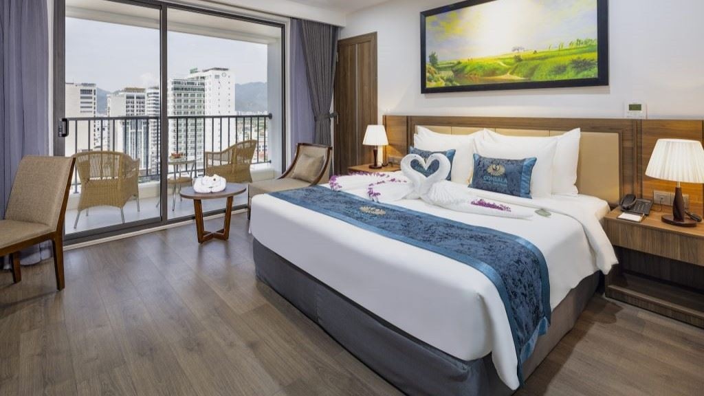 rooms-premier-city-view-with-balcony
