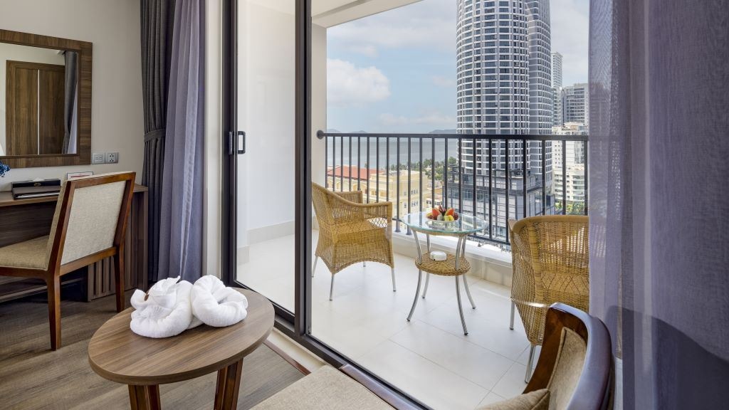rooms-premier-city-view-with-balcony-child-without-extra-bed