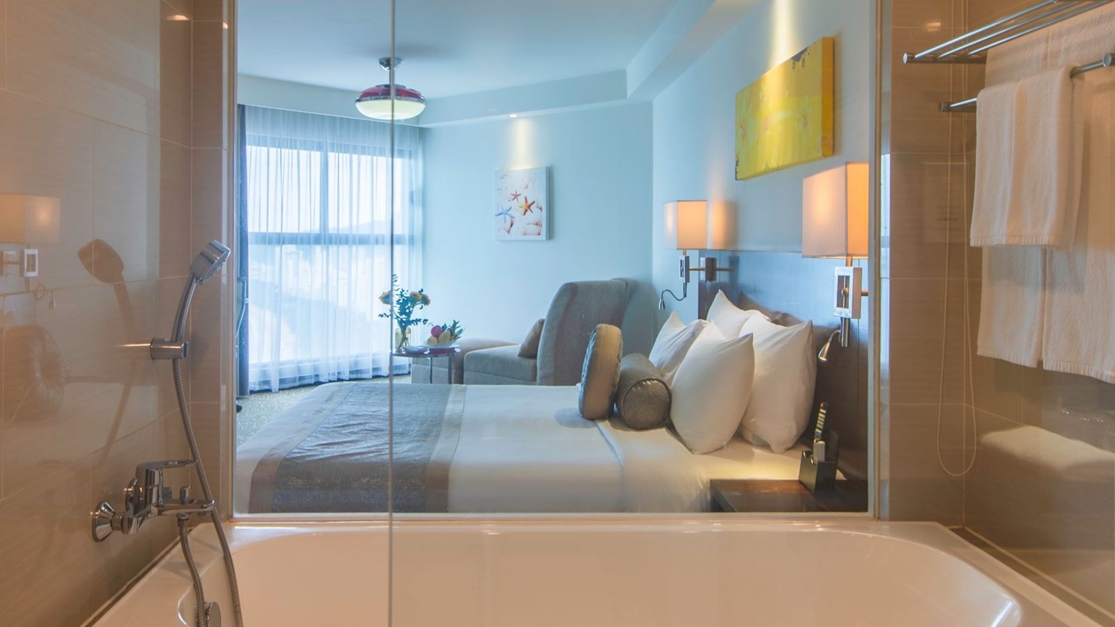 rooms-deluxe-city-view