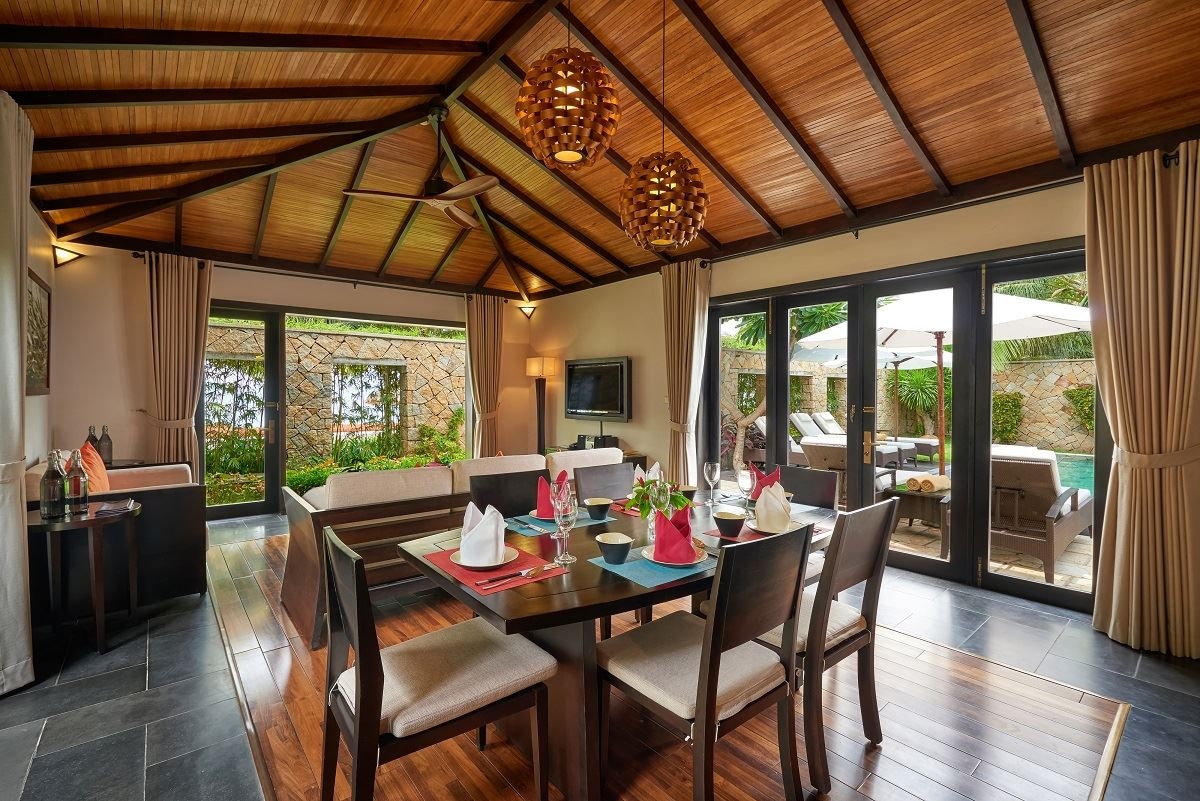 rooms-pool-villa-3bedroom-ocean-view