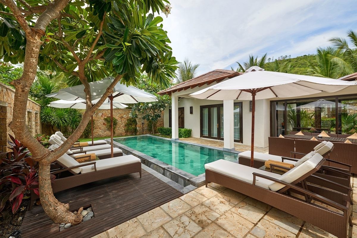 rooms-pool-villa-3bedroom-ocean-view