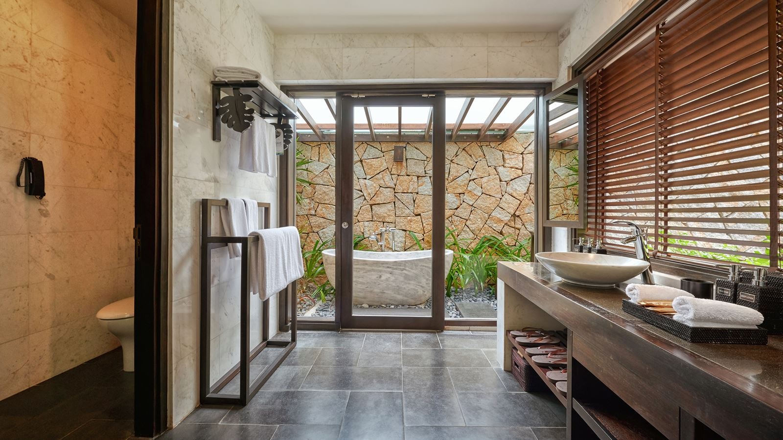 rooms-pool-villa-3bedroom-ocean-view