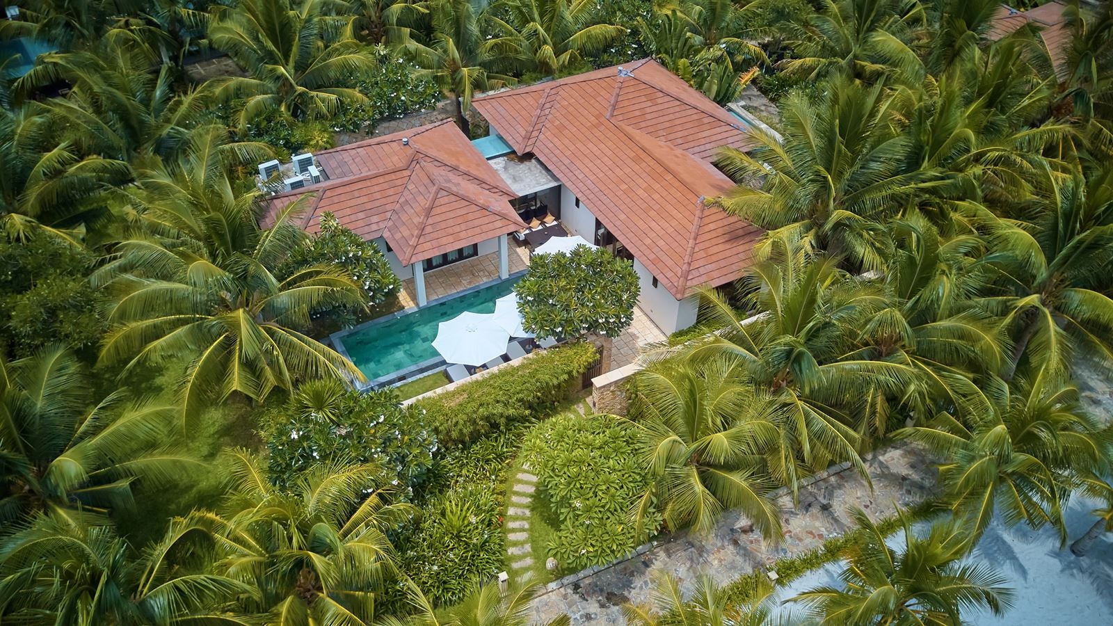 rooms-pool-villa-3bedroom-ocean-view