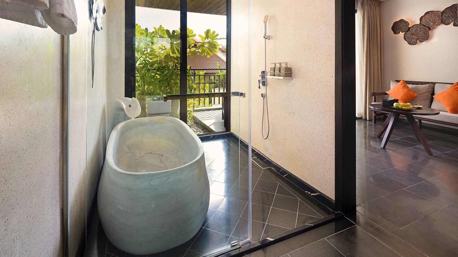 rooms-family-room-2bedroom-garden-view