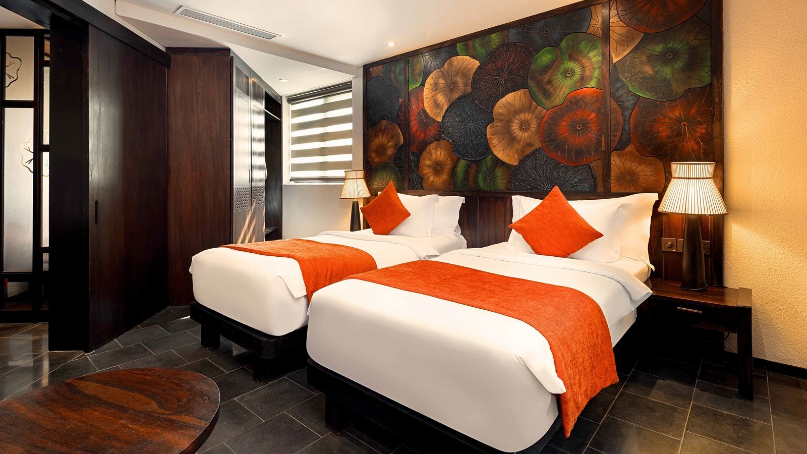 rooms-family-room-2bedroom-garden-view