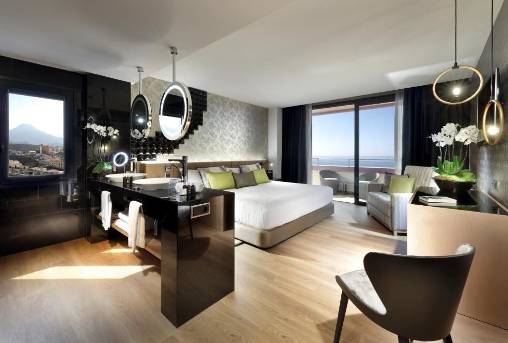 rooms-room-deluxe-gold-balcony-or-terrace