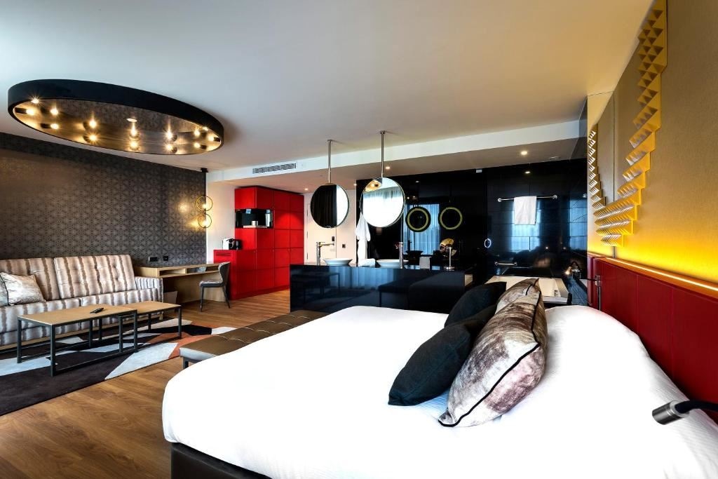 rooms-studio-suite-silver-balcony-or-terrace
