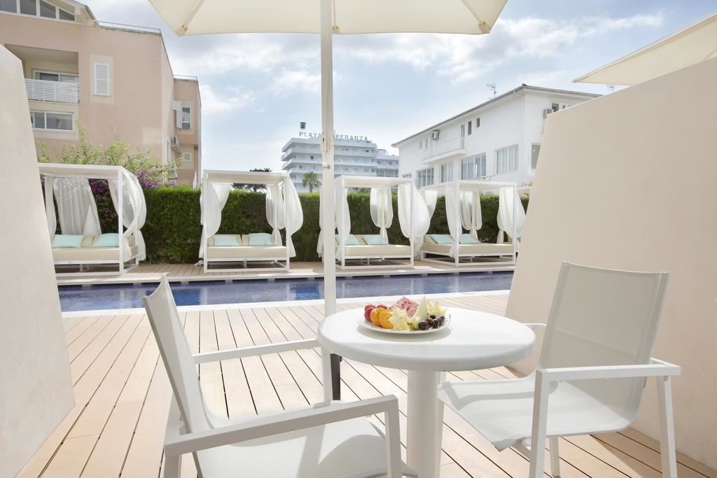 rooms-junior-suite-swim-up
