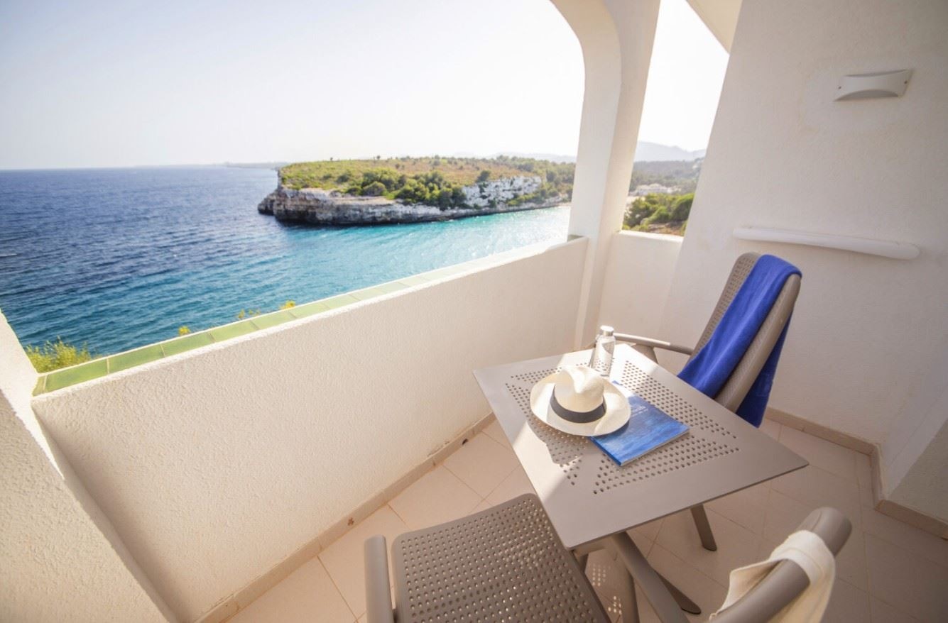 rooms-junior-suite-sea-view-balcony-or-terrace