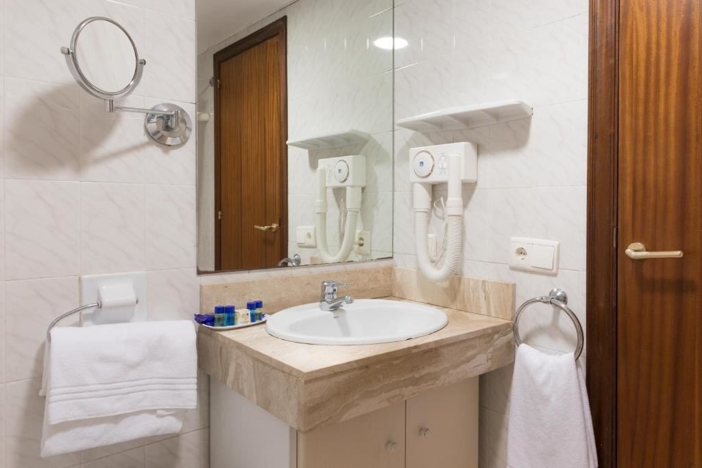 rooms-triple-room