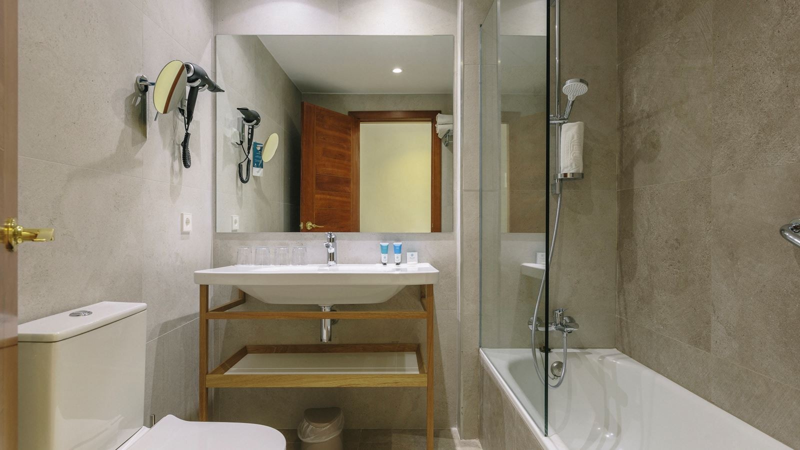 rooms-dbp--double-room-pool-view-with-balcony-or-terrace