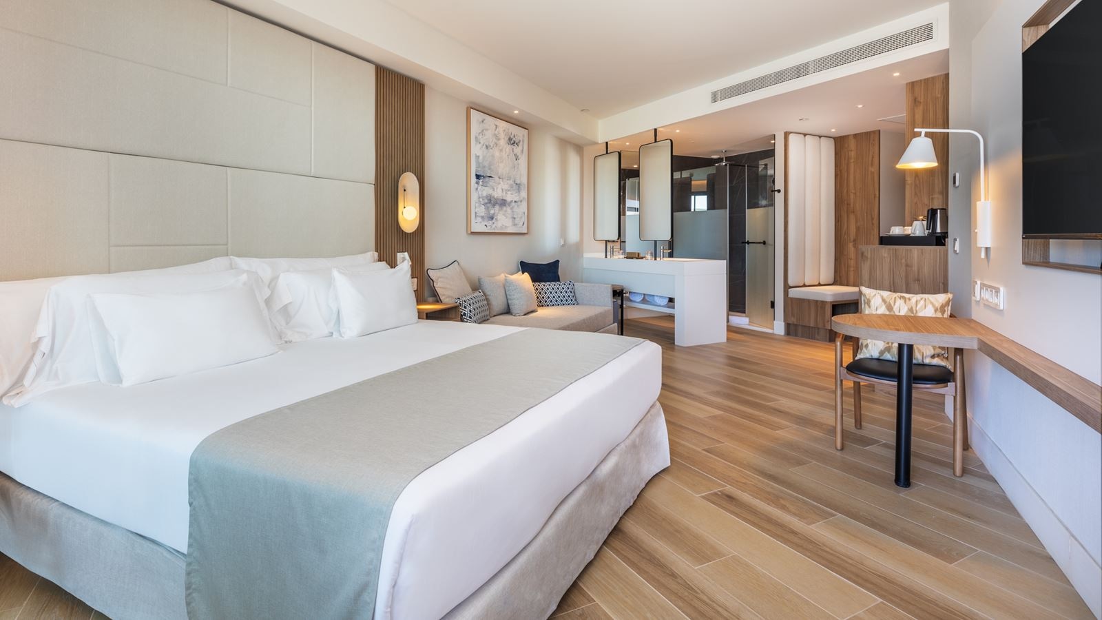 rooms-deluxe-room-parcial-sea-view