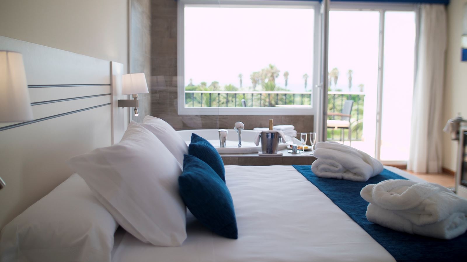 rooms-junior-suite-balcony-or-terrace