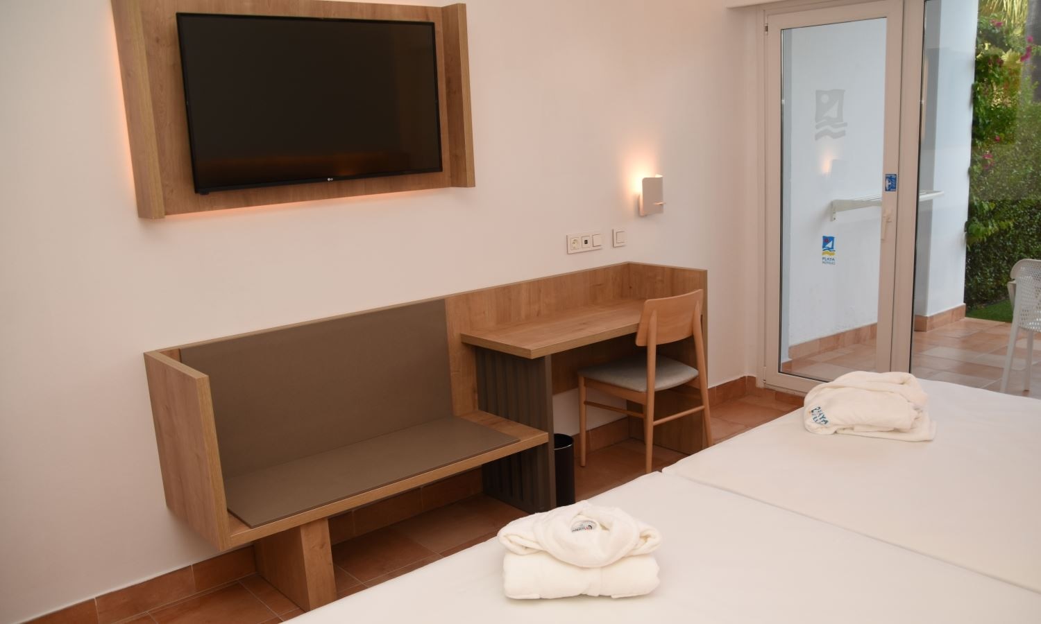 rooms-double-superior-garden-view-balcony-or-terrace