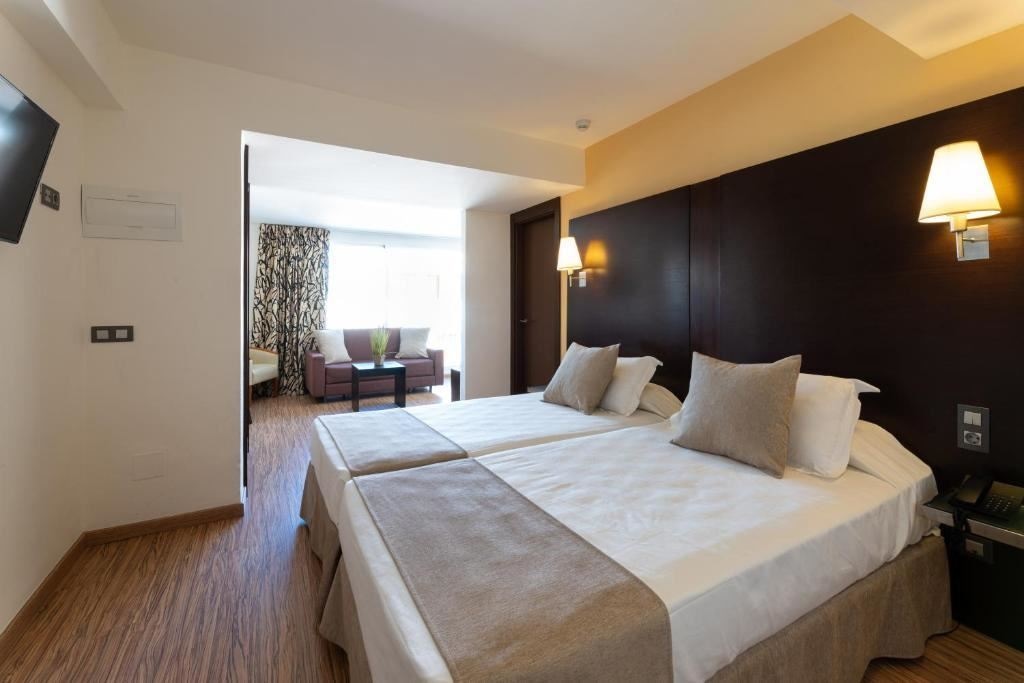 rooms-family-room