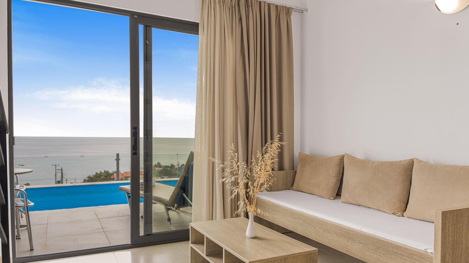 rooms-maisonette-sharing-pool-sea-view