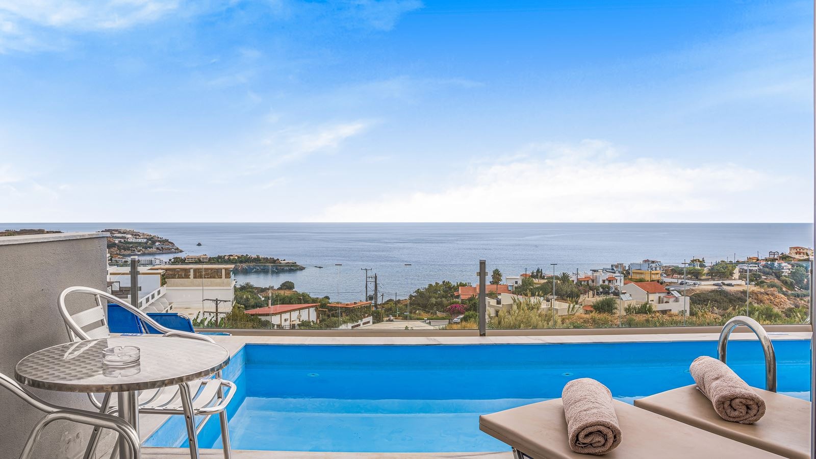 rooms-maisonette-sharing-pool-sea-view
