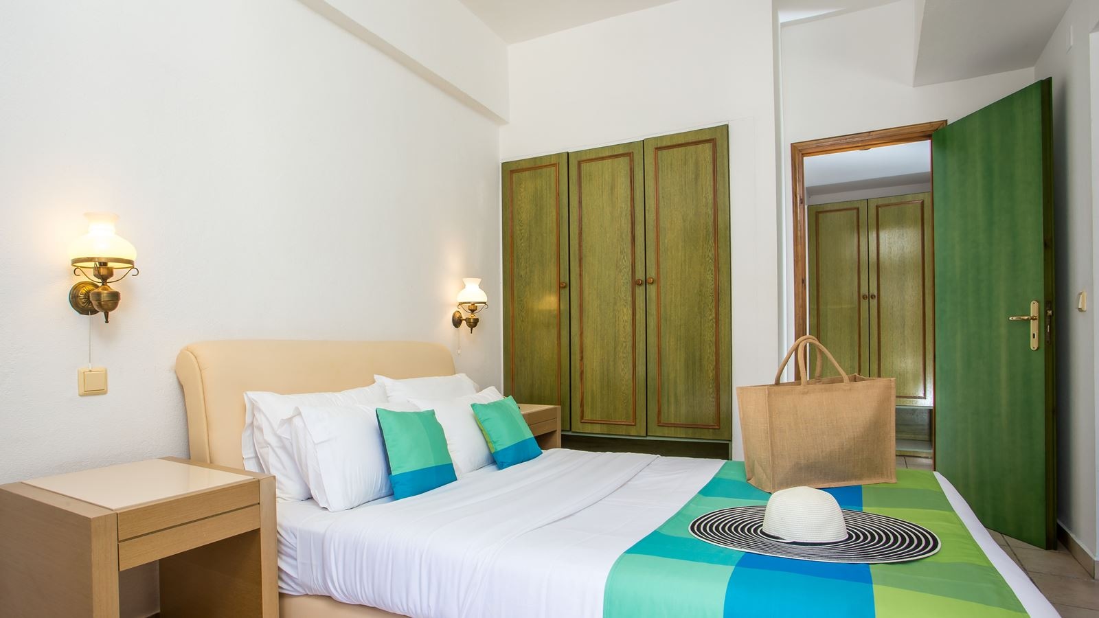 rooms-apartment-balcony-or-terrace