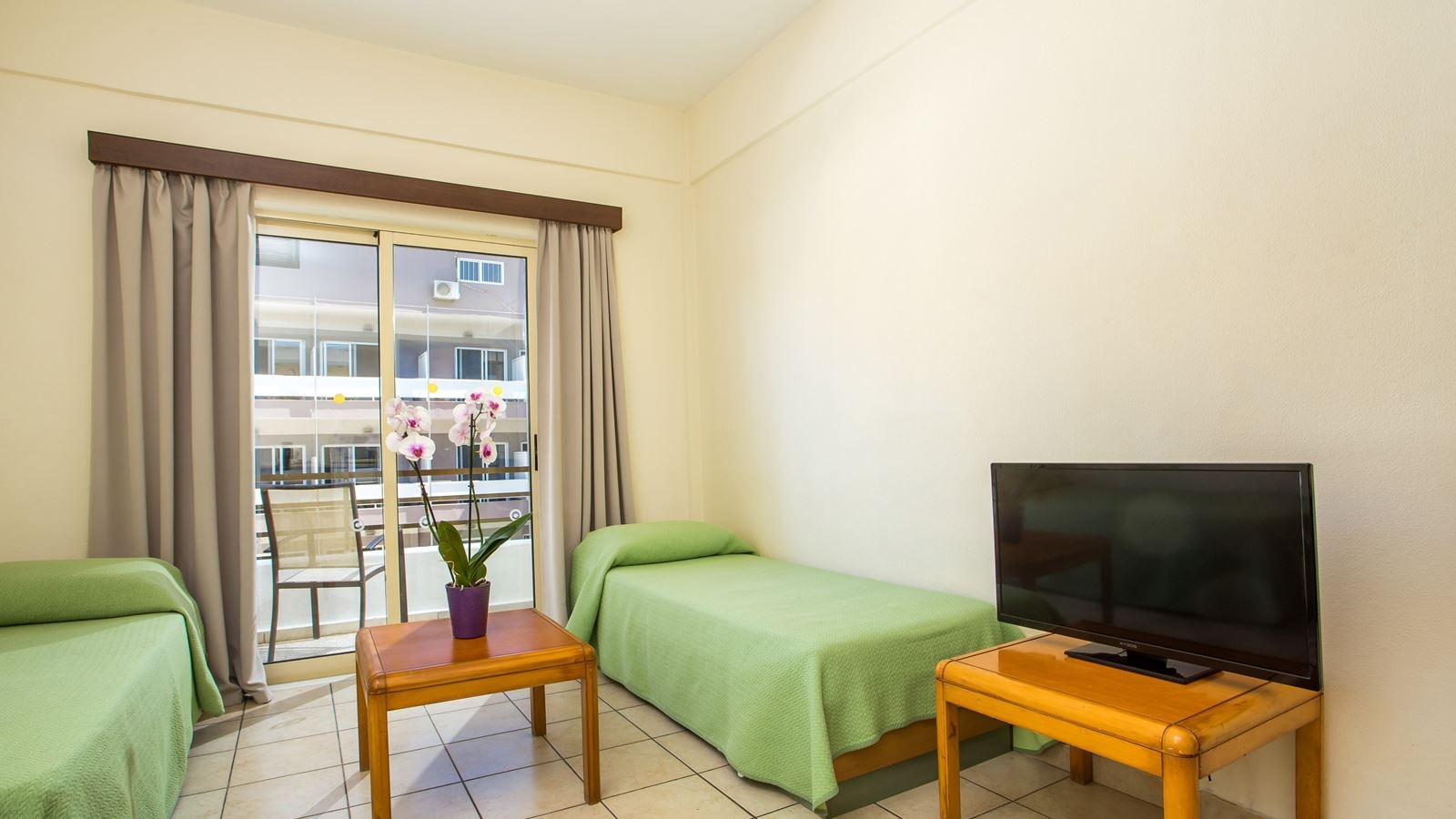 rooms-apartment-balcony-or-terrace