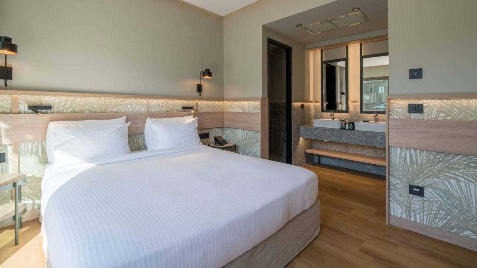 rooms-petite-suite-garden-view-pool-acces