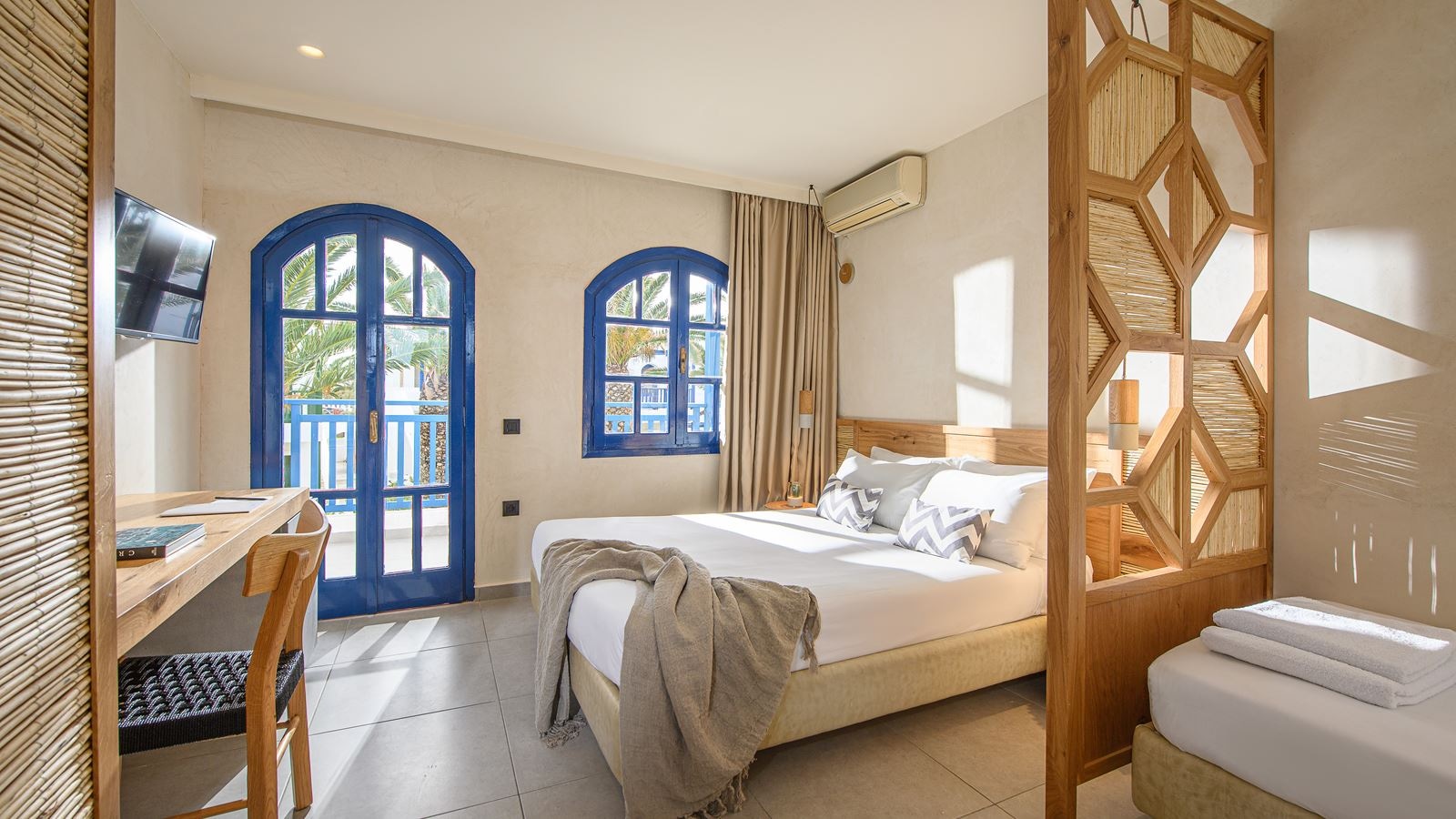 rooms-double-room-balcony-or-terrace