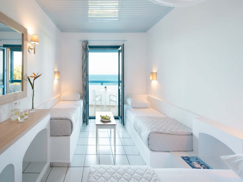 rooms-family-room-sea-view