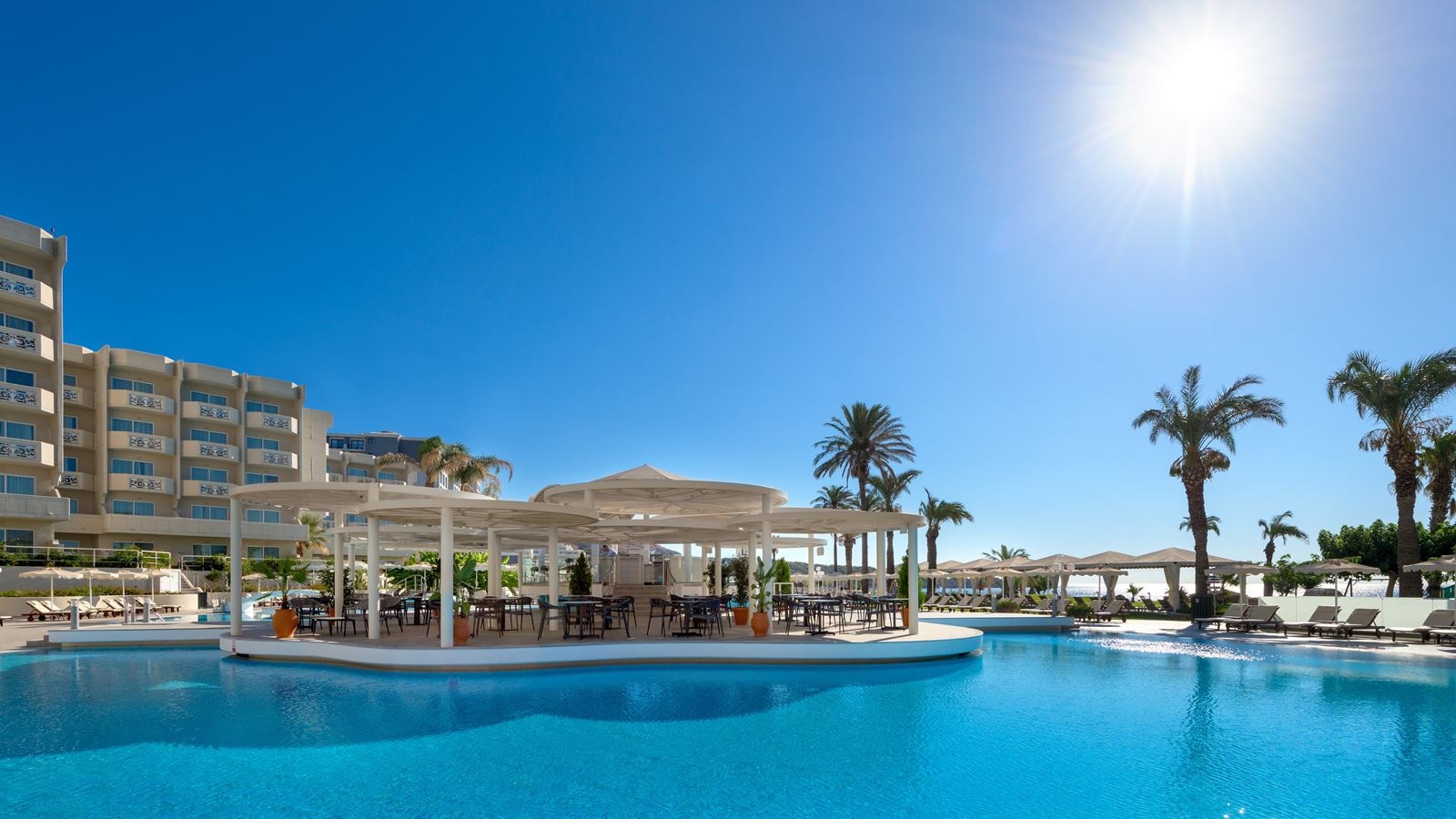 restaurants-oasis-pool-bar