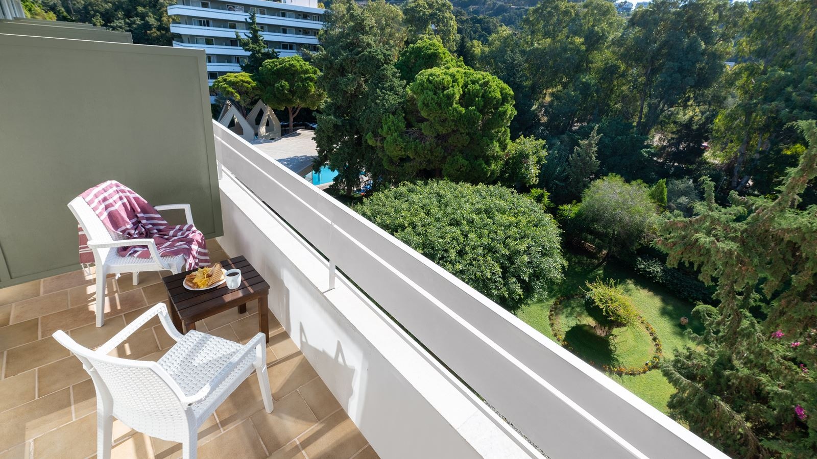rooms-dbl-room-single-use-with-balcony