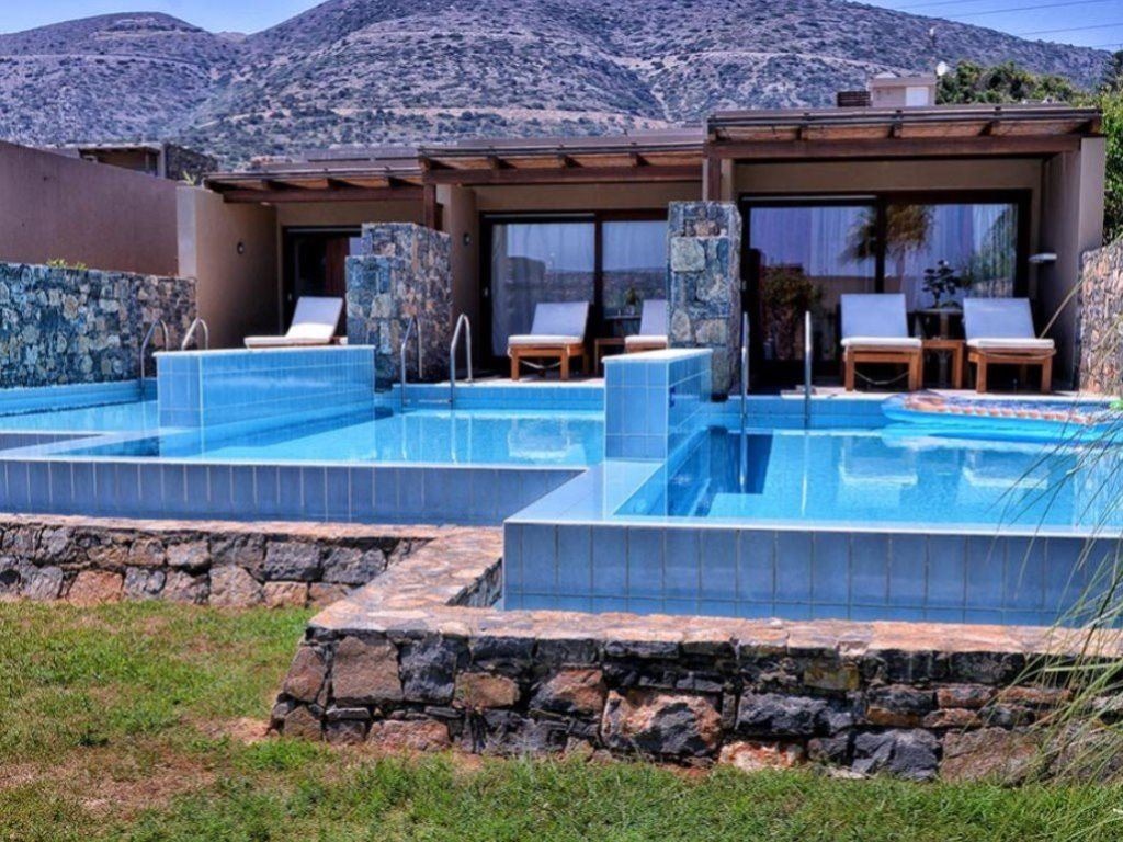 rooms-junior-suite-private-pool-garden-view