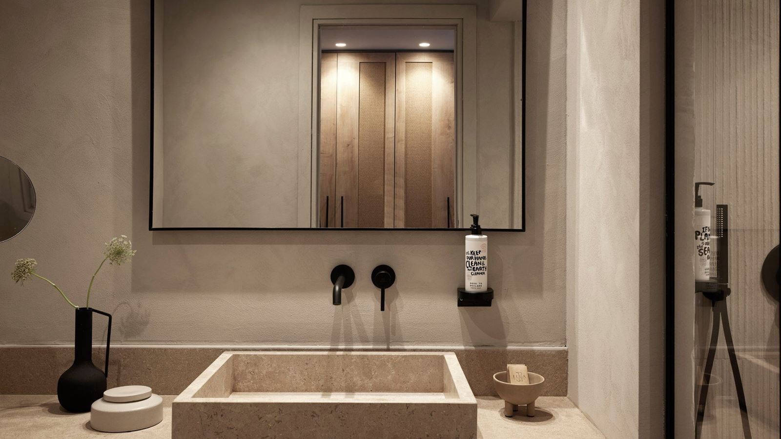 rooms-deluxe-room-land-view