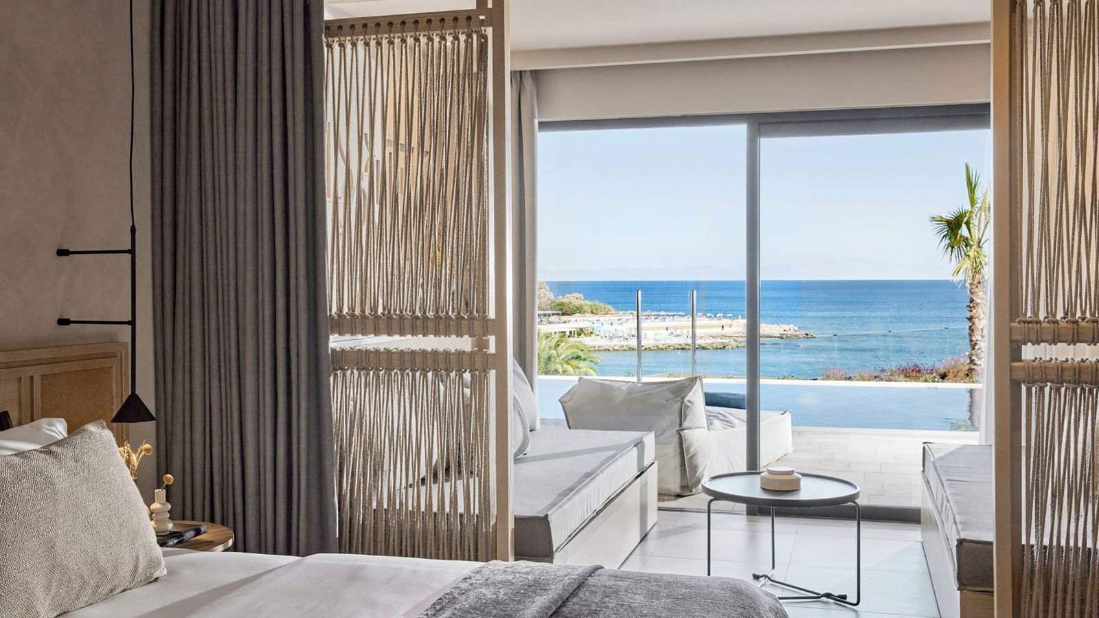 rooms-junior-suite-sea-view--swim-up