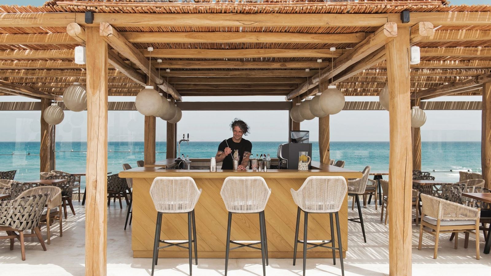 bars-all-day-outdoor-theater-bar
