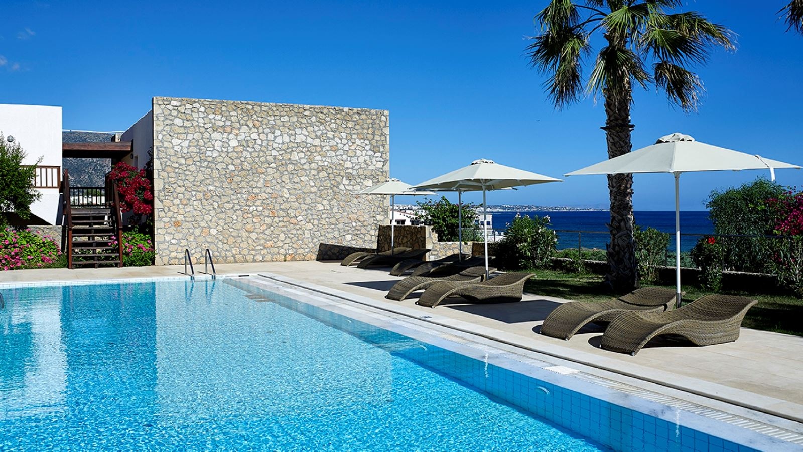 rooms-bungalow-classic-double-sea-view-sharing-pool