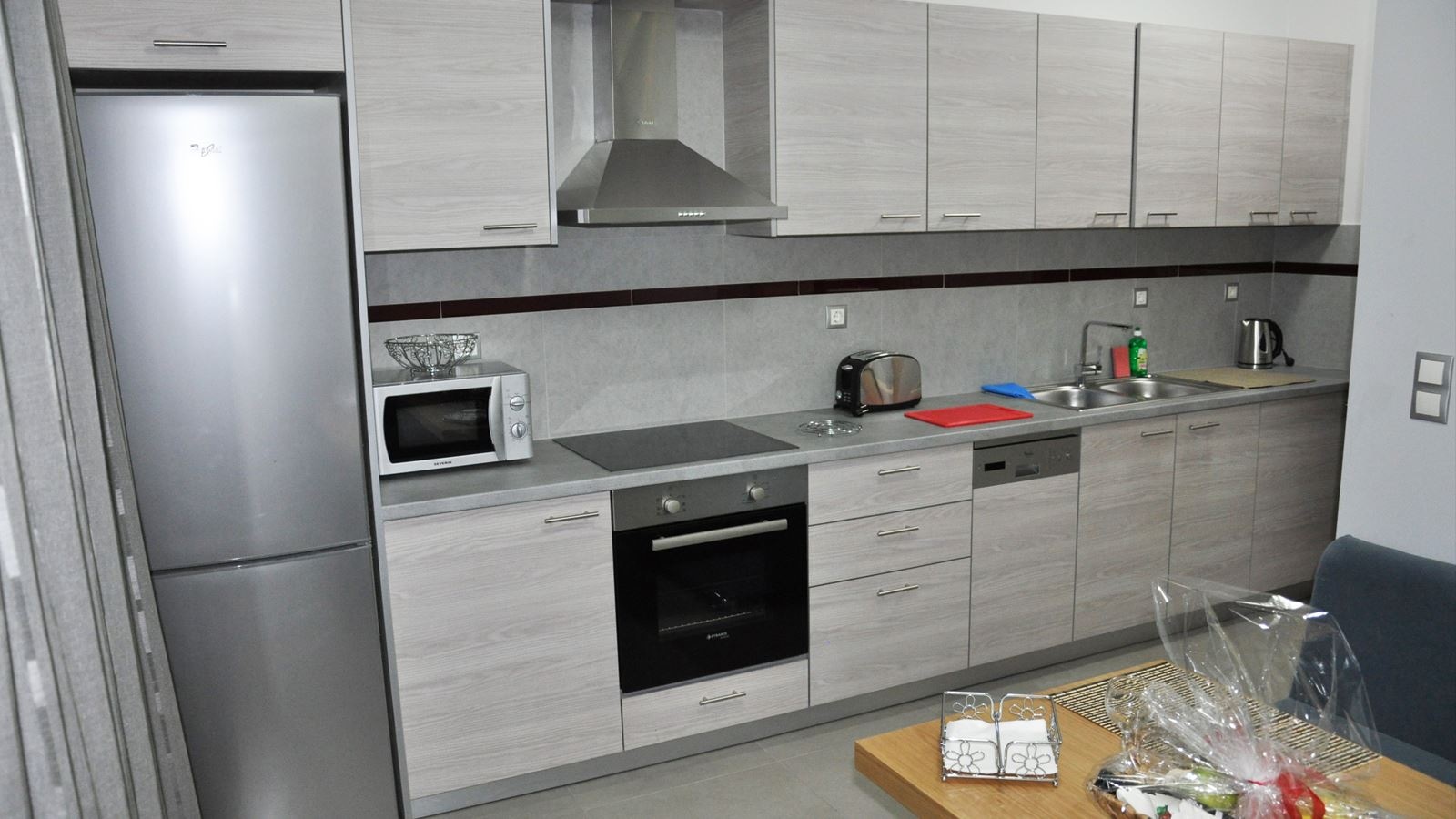 rooms-1-bedroom-seapool-view