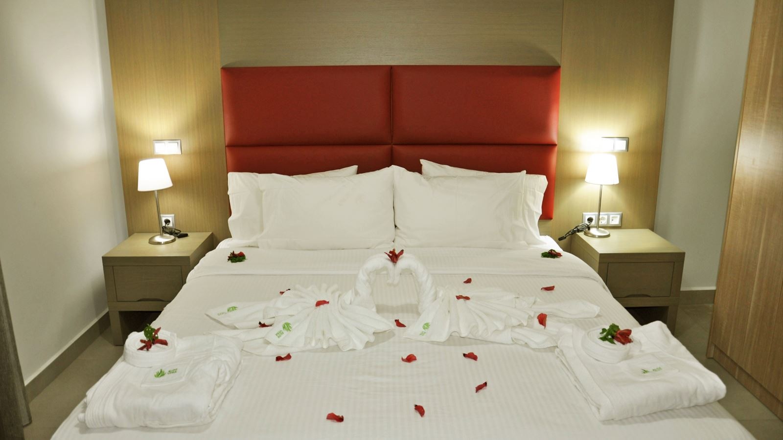 rooms-1-bedroom-seapool-view