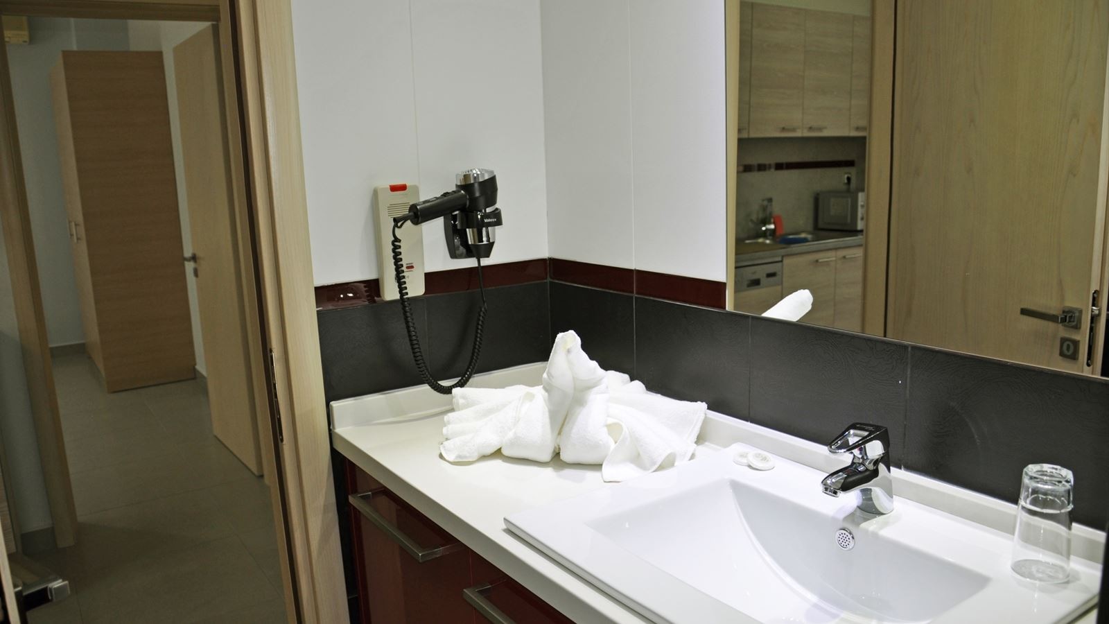 rooms-2-bedroom-sidemountain-view