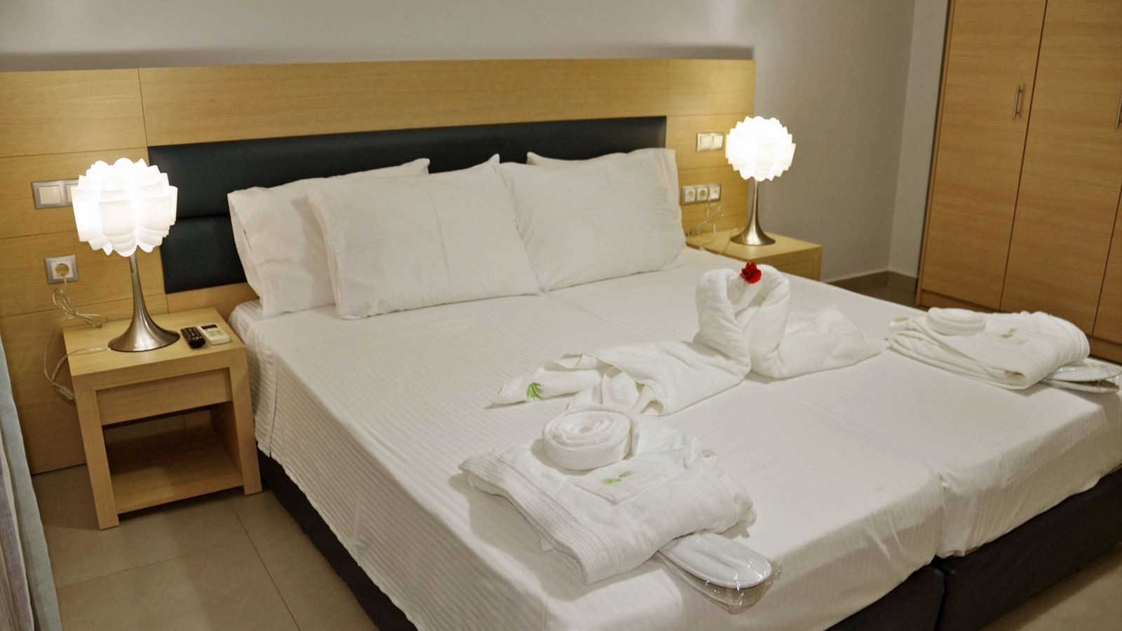 rooms-2-bedroom-seapool-view