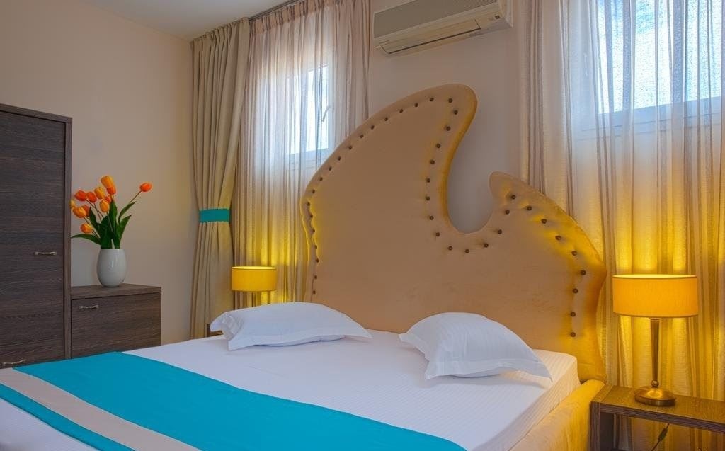 rooms-family-room-one-bedroom