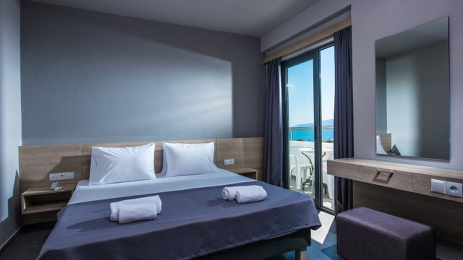 rooms-deluxe-room-sea-view