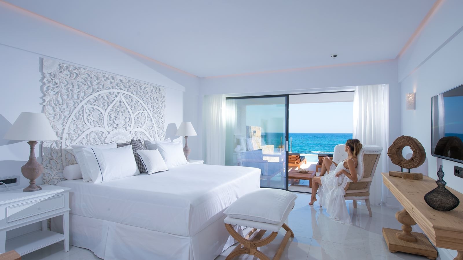 rooms-luxury-guestroom-private-pool