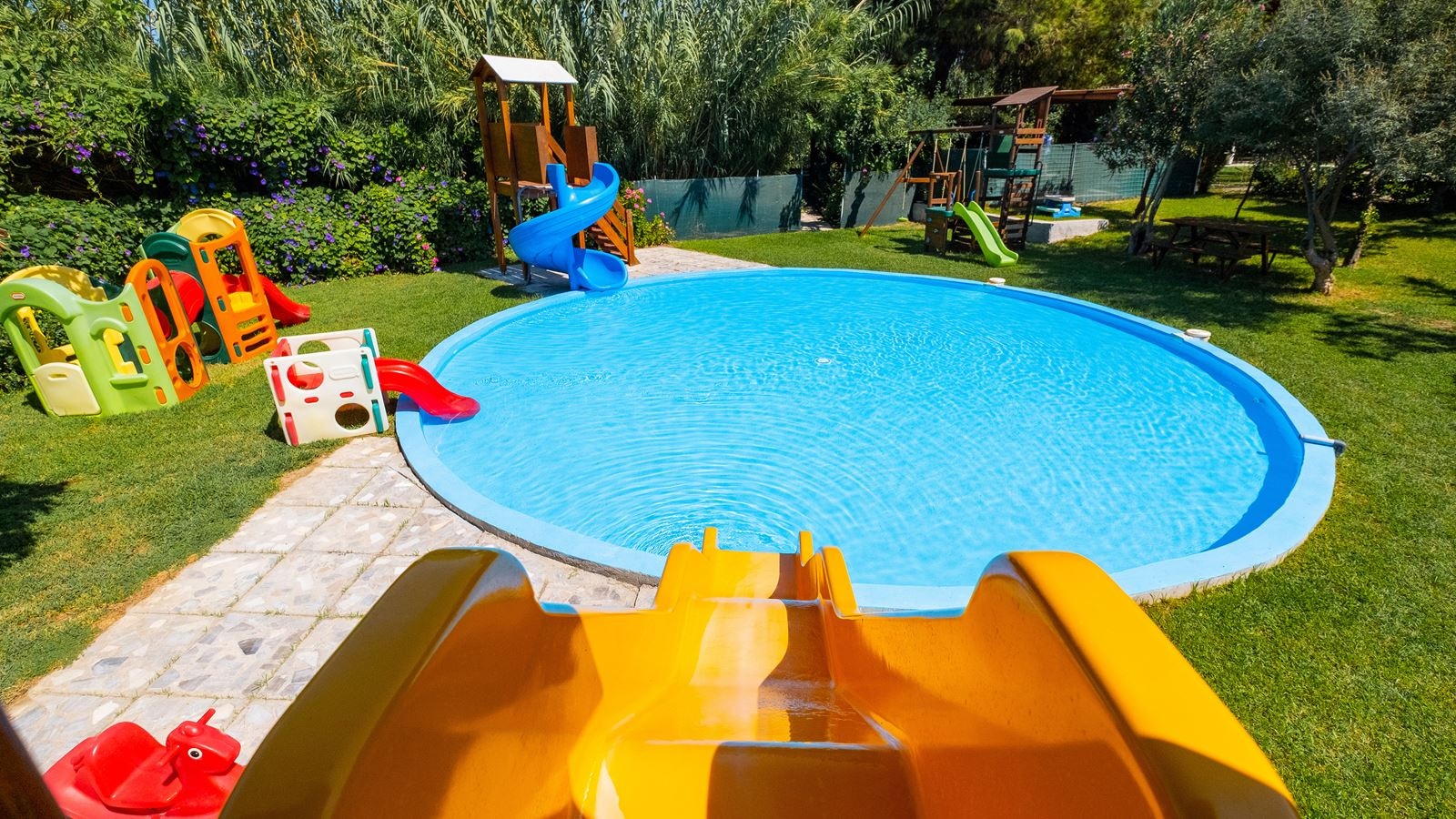water-park-outdoor-childrens-pool